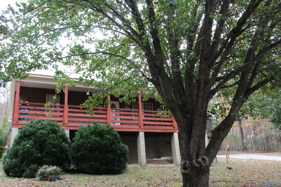 1055 Mardis Point Road, Baileyton, AL 35019