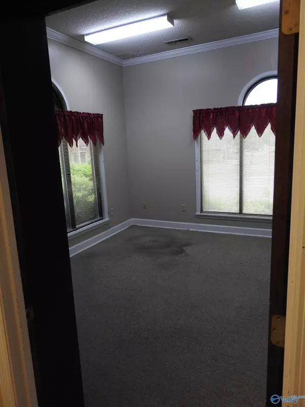 Huntsville, AL 35801,929 Merchants Walk