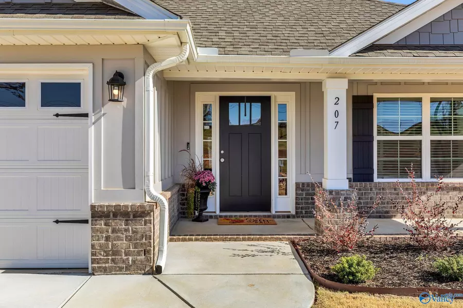 207 Rim Rock Circle, Huntsville, AL 35810