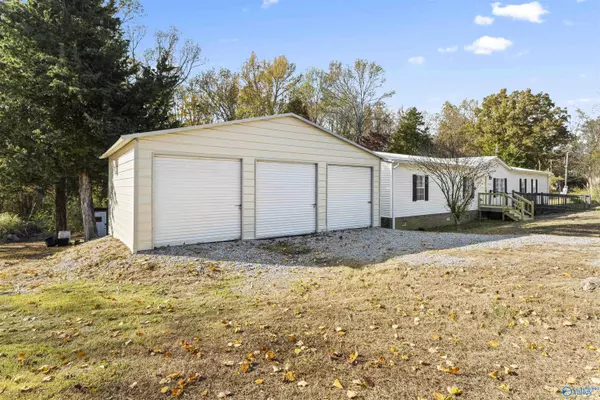 Vinemont, AL 35179,8585 County Road 1082