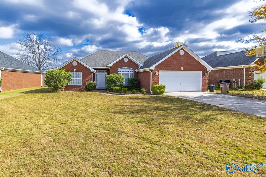 1910 Red Sunset Drive SW, Decatur, AL 35603