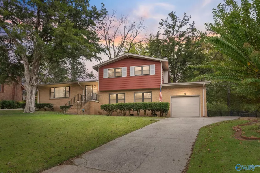 3924 S Crestview Drive NW, Huntsville, AL 35816