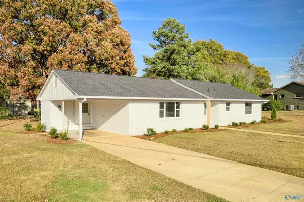 2112 Woodmont Drive, Decatur, AL 35601