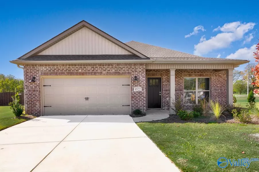 9522 Hampton Oak Drive SE, Owens Cross Roads, AL 35763