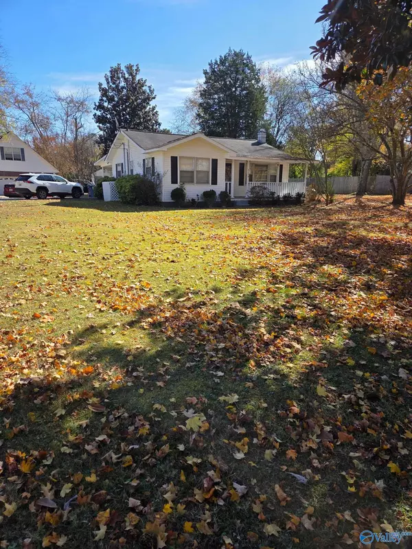 7176 Moores Mill Road, Huntsville, AL 35811