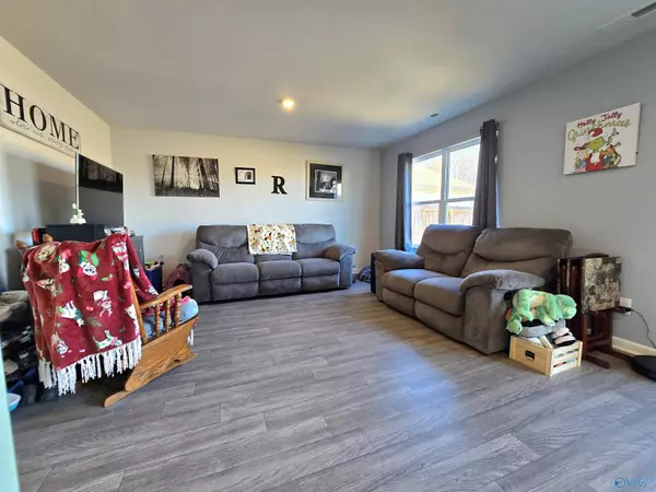 Cullman, AL 35068,881 County Road 1707