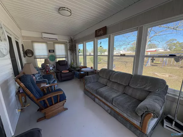 Hokes Bluff, AL 35903,3829 Oak Street