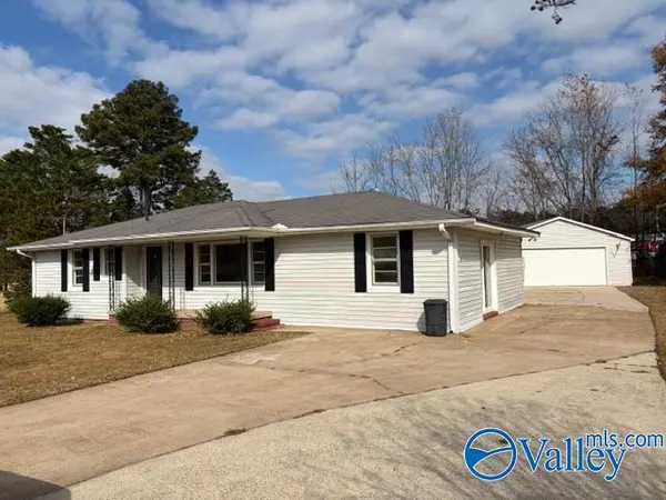 6608 Cannon Avenue, Guntersville, AL 35976