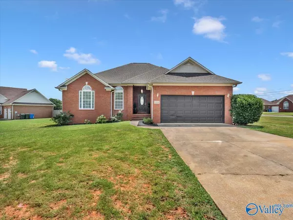 13434 Wisteria Place, Athens, AL 35611