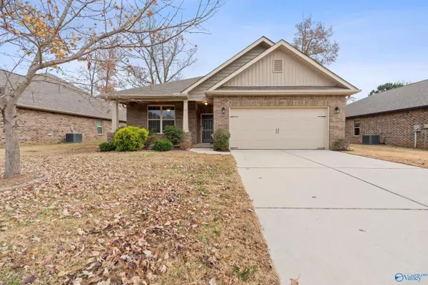 122 Summer Pointe Lane, Madison, AL 35757