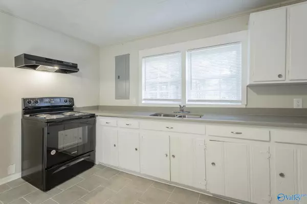 Scottsboro, AL 35768,524 Long Hollow Road