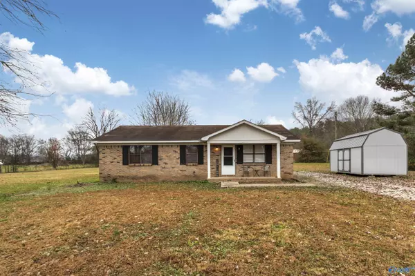 828 Cotaco Florette Road, Somerville, AL 35670