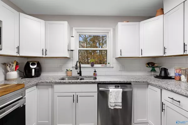 Hartselle, AL 35640,1722 Memory Lane NW