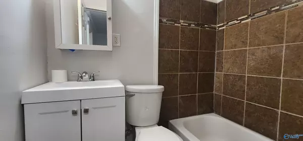 Huntsville, AL 35811,1504 Oakwood NE