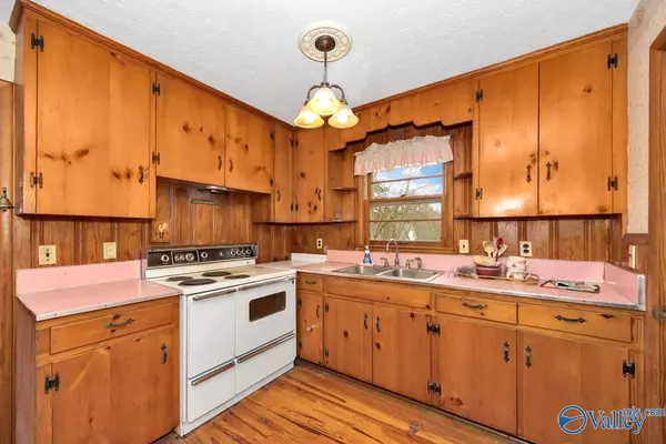 Athens, AL 35613,25484 Nick Davis Road