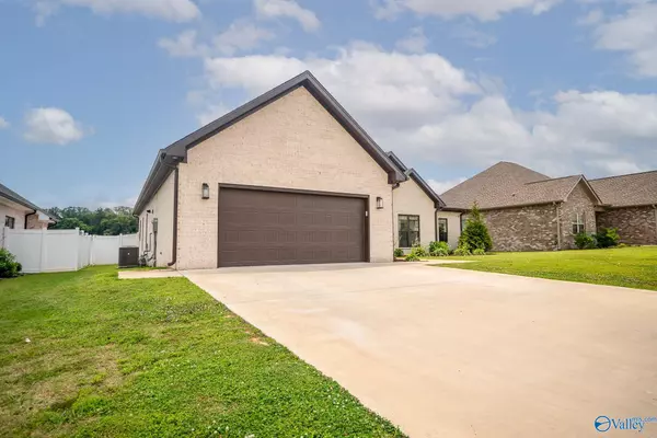 Rogersville, AL 35652,472 Zoey Grace Drive