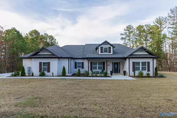 46 Dogwood Drive, Laceys Spring, AL 35754
