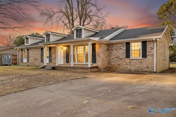 3910 Shamrock Drive NW, Huntsville, AL 35810