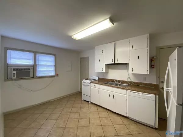 Huntsville, AL 35811,1512 Oakwood Avenue #3