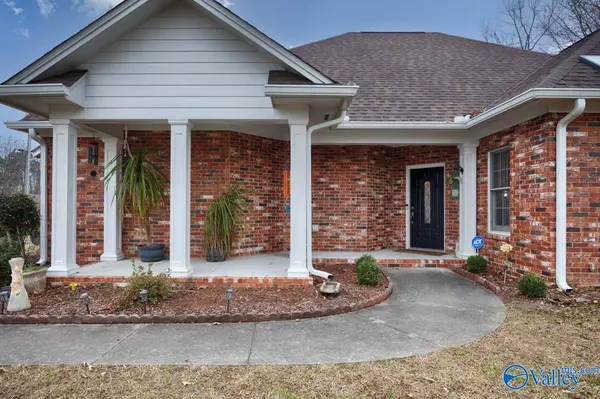 Guntersville, AL 35976,70 Cardinal Drive