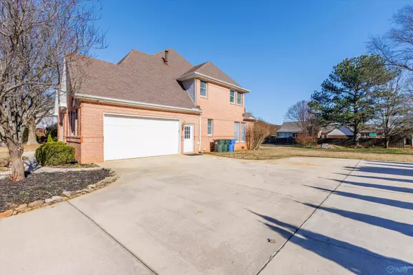 Athens, AL 35613,14850 Creek Lane
