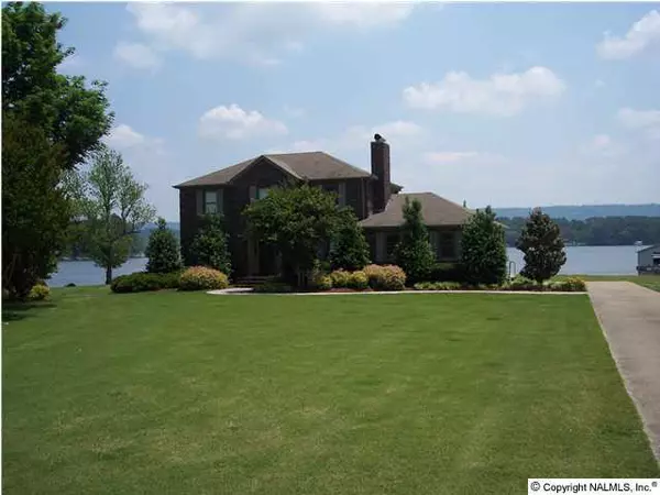 225 Willow Cove Drive, Scottsboro, AL 35769