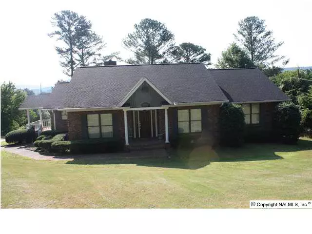 3476 Creek Circle, Guntersville, AL 35976