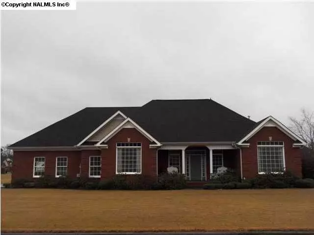 510 Chantels Way, Hartselle, AL 35640