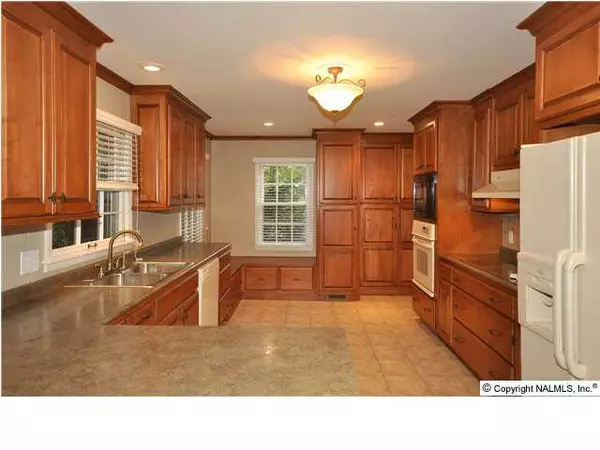 815 SE Olivia Avenue, Huntsville, AL 35802