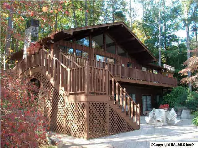 631 Point Of Pines, Guntersville, AL 35976