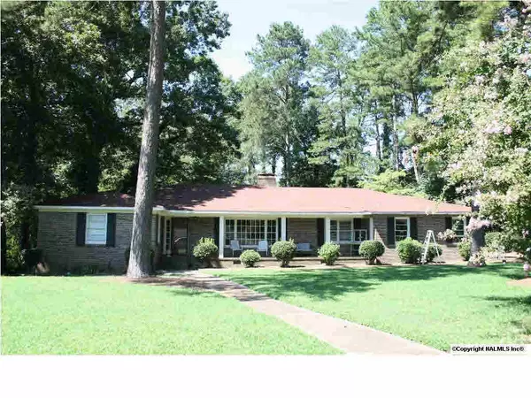 813 Country Club Drive, Gadsden, AL 35901