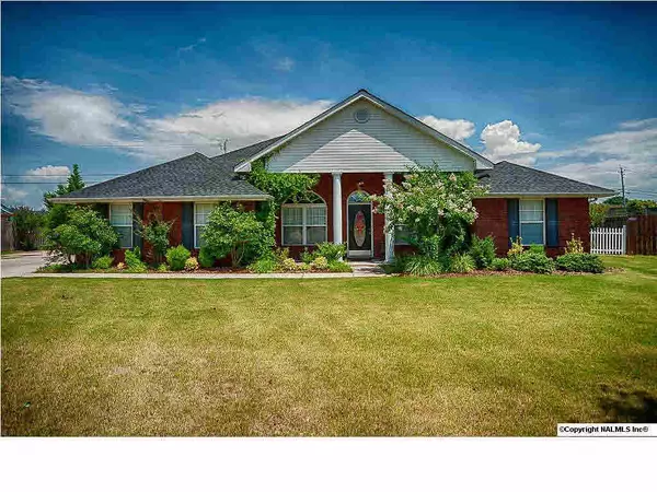 4916 Montauk Trail, Owens Cross Roads, AL 35763