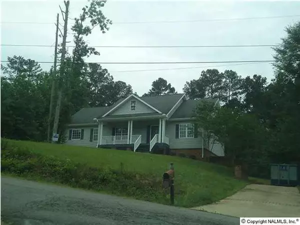 132 Monroe Circle, Rainbow City, AL 35906