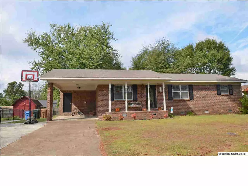 907 Cooper Lane, Hartselle, AL 35640