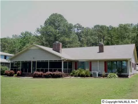 2924 Willow Beach Road, Guntersville, AL 35976