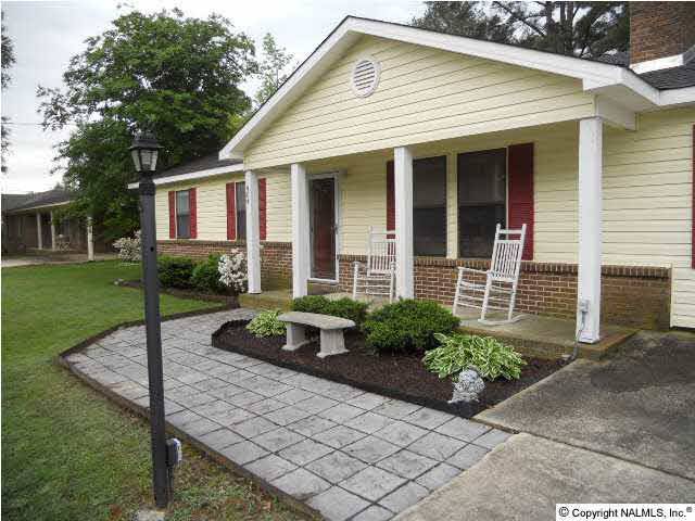 Hartselle, AL 35640,904 Beverly Street