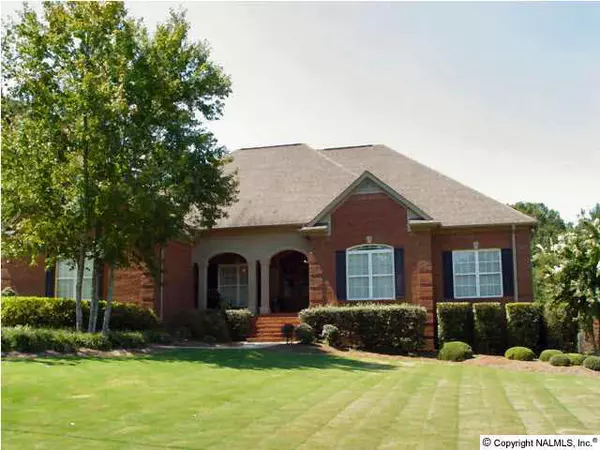 108 Sweetwater Lane, Rainbow City, AL 35906