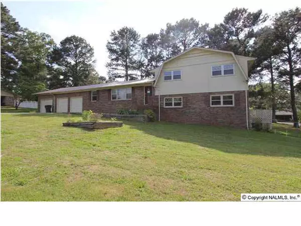 3002 Hillcrest Drive, Scottsboro, AL 35769