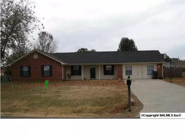 182 Silverwood Lane, Hazel Green, AL 35750