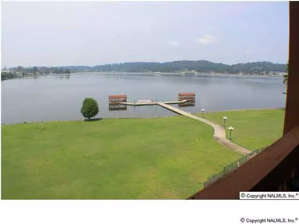 Guntersville, AL 35976,7048 Val Monte Drive #402