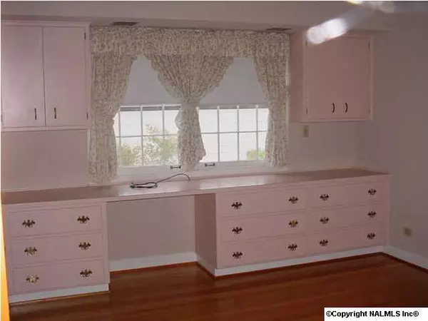 Albertville, AL 35950,505 East Main Street