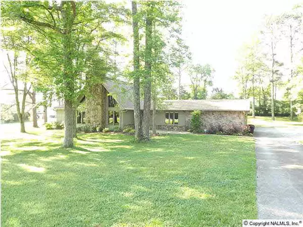 102 Catherine Drive, Owens Cross Roads, AL 35763