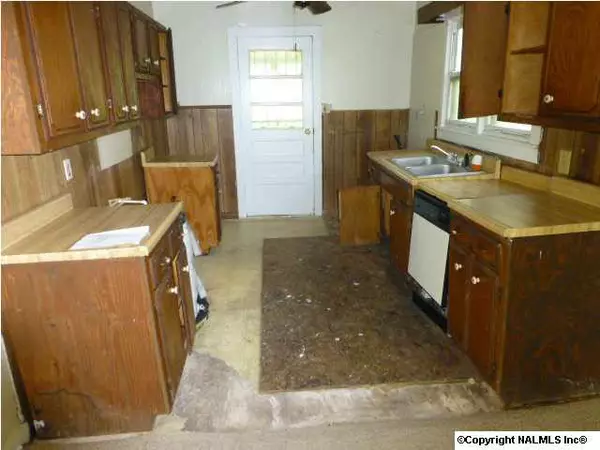 Toney, AL 35773,6518 Old Railroad Bed Road