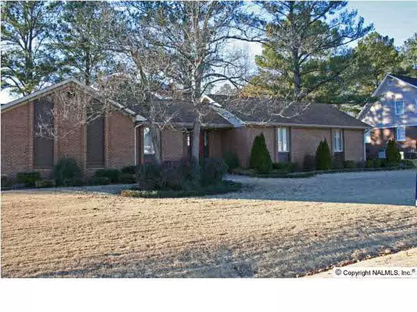 104 Cambridge Lane, Rainbow City, AL 35906