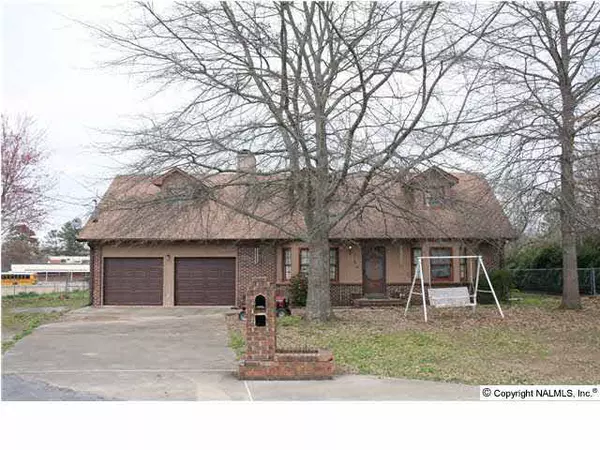 114 Elam Circle, Rainbow City, AL 35906