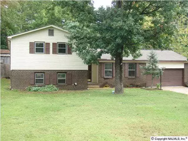 401 Hartwood Drive, Rainbow City, AL 35906