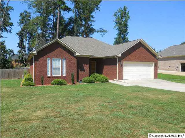 1811 Navajo Drive, Albertville, AL 35950