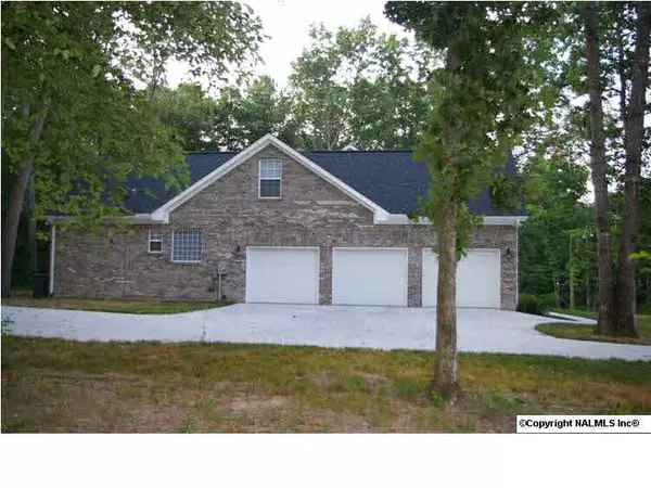 Arab, AL 35016,165 Creekside Lane