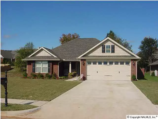 6908 Breyerton Way, Owens Cross Roads, AL 35763