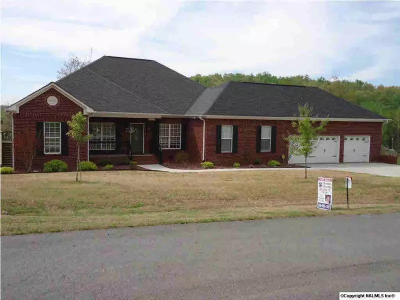 140 Buckskin Drive, Guntersville, AL 35976